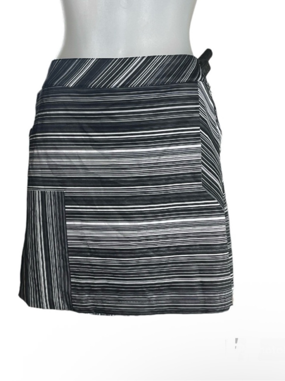 Lady Hagan Black and White Women’s Golf Skort size 10